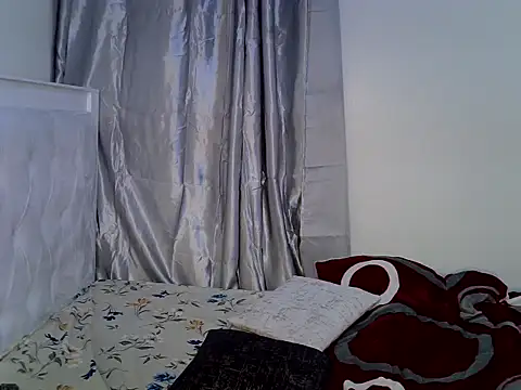 Petiteluxy webcam