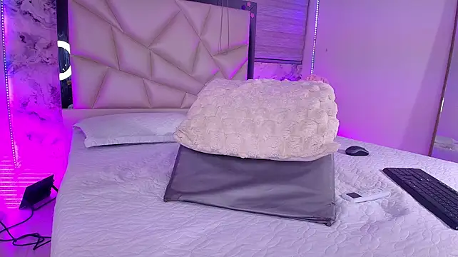 kendal_rossi live cam on StripChat