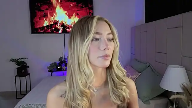 AmelieAxie webcam