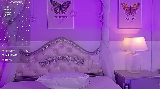 NatashaMiiller live cam on StripChat