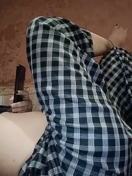 Santoshi7080 live cam on StripChat