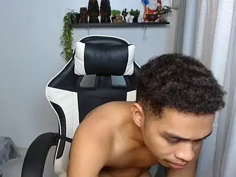 curlyasian_njxx live cam on StripChat