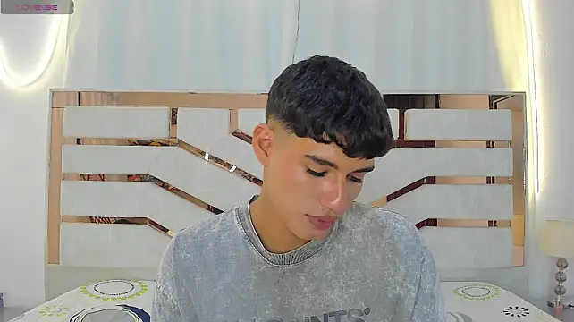 ADRIAN_LUUST webcam