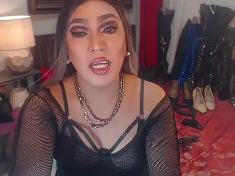 SamanthaAlmazora live cam on StripChat