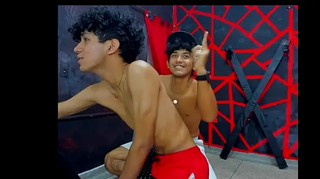 FRIENDS_LATINOS live cam on StripChat