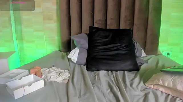 Isaac_Grey webcam