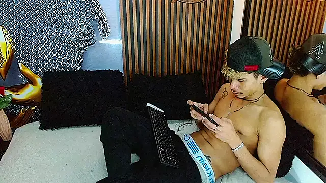 Skinny_cute_Alyer webcam