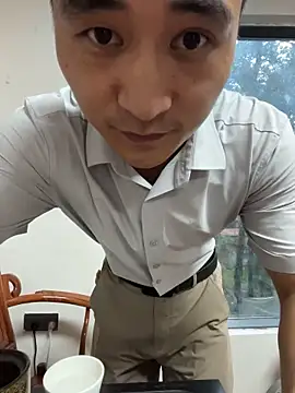 xuanxuan0202 (M young) - 曾经身价千万老板，下海直播