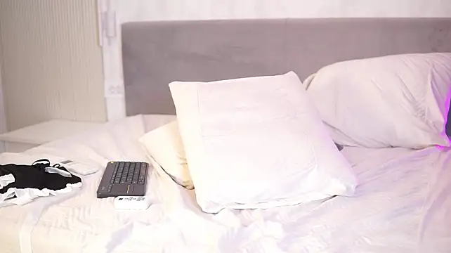 SavannahSuri webcam