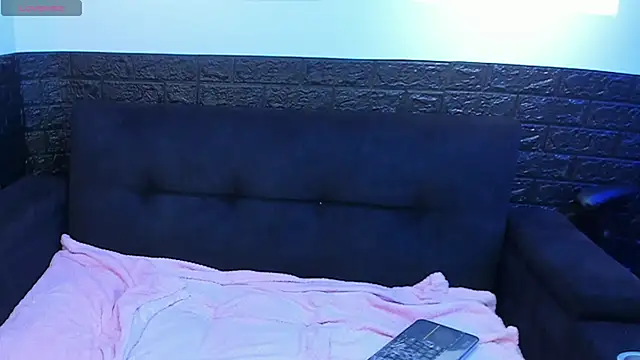 Moon_Velvet18 webcam
