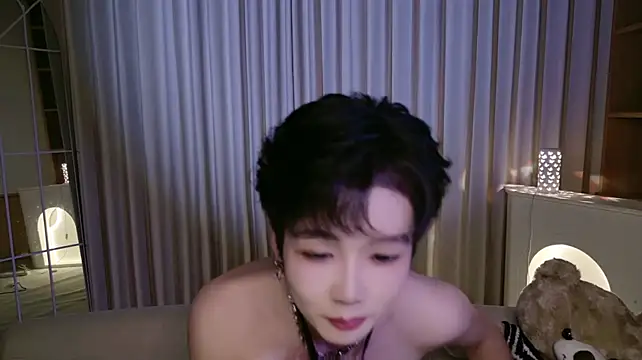 xiaohuihui-111 (M young) - 脱掉上衣和外裤展示身材10分钟