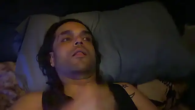 icebergslim281 live cam on StripChat