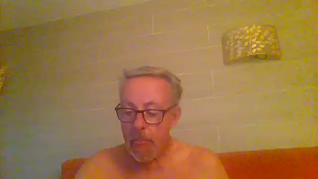 tuggy59 (M grandpa) - close up helmet