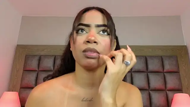 TyraKayne webcam