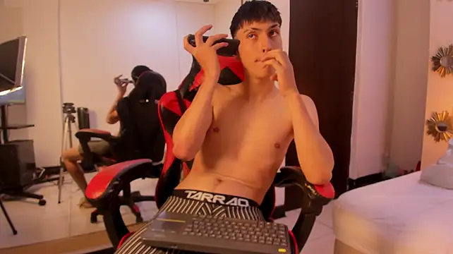 LeoDrake_ webcam