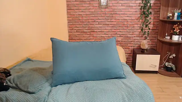 EvelyneFlirtyMilf webcam