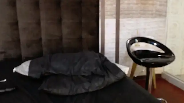 Hannah_Cross webcam