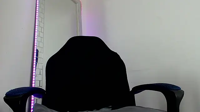 Nash_fit18 live cam on StripChat