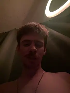 WhiteBullD317 live cam on StripChat