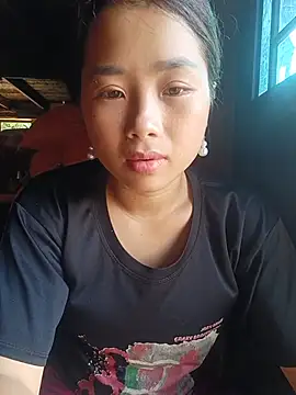HeresThuy22 live cam on StripChat