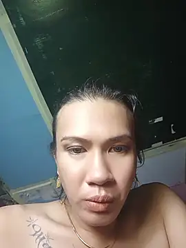 manilafoxts live cam on StripChat