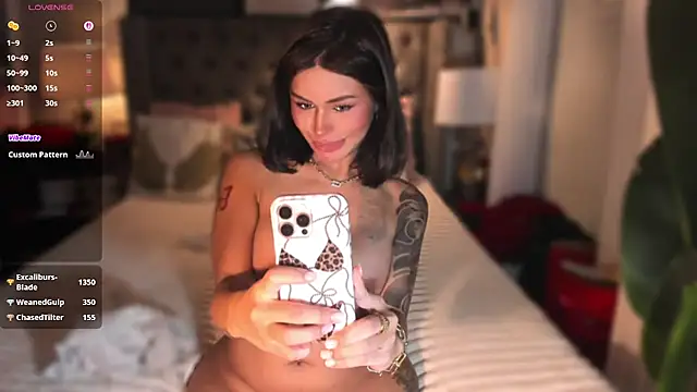 ParisianDoll live cam on StripChat