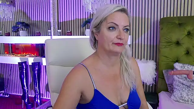LadyTouch live cam on StripChat