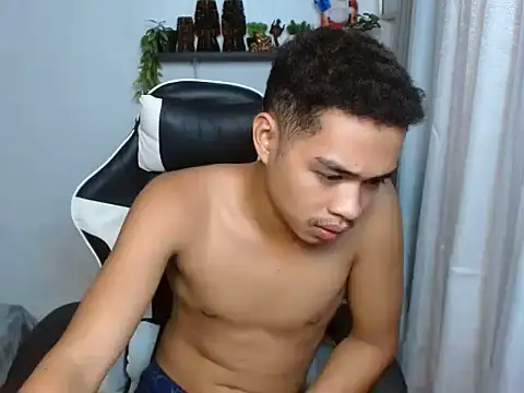 curlyasian_njxx
