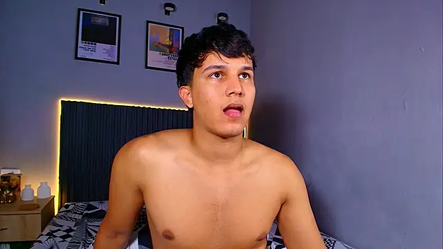 Leo_Savage_ webcam