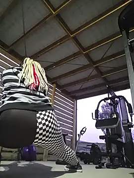 PinkTheHawk webcam