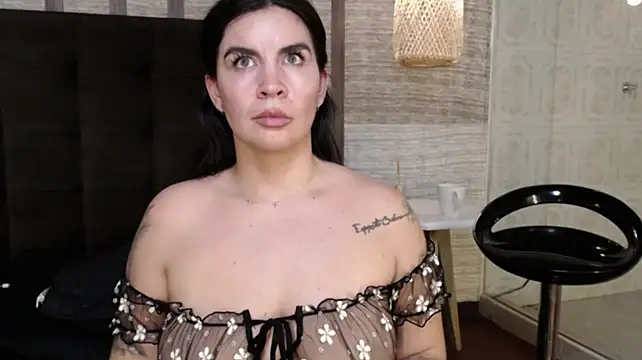 Hannah_Cross webcam