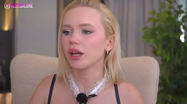 LexieLoree webcam