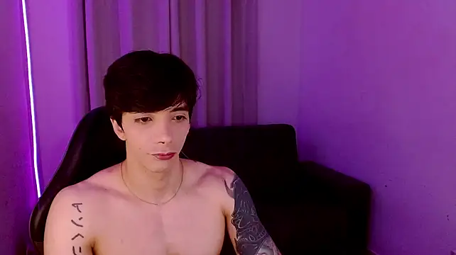 H3ll_B0I webcam