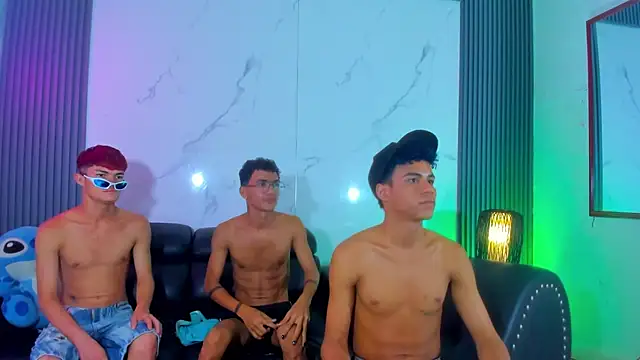 BOYS_IN_THE_EMPIRE webcam
