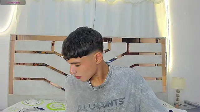 ADRIAN_LUUST webcam