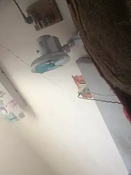 yaocaobi8 live cam on StripChat
