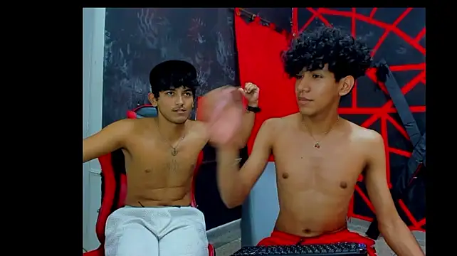 FRIENDS_LATINOS live cam on StripChat