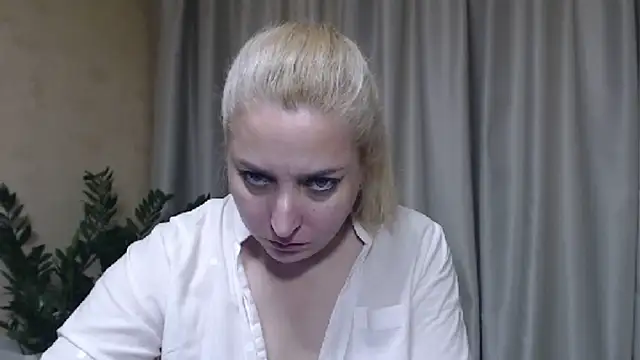 sweetpussy13 webcam