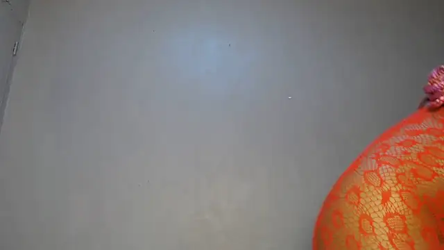 SpicyMackenzie22 dildo cam to cam show