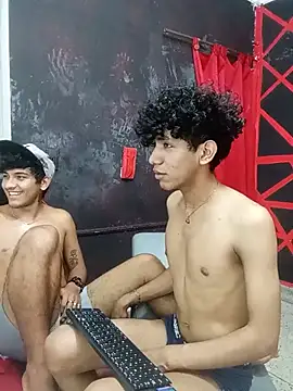 FRIENDS_LATINOS webcam