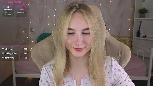 Shy_Polly webcam