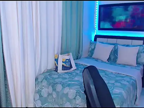 Heavenly_Treats webcam