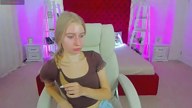 Alina_Blonde webcam