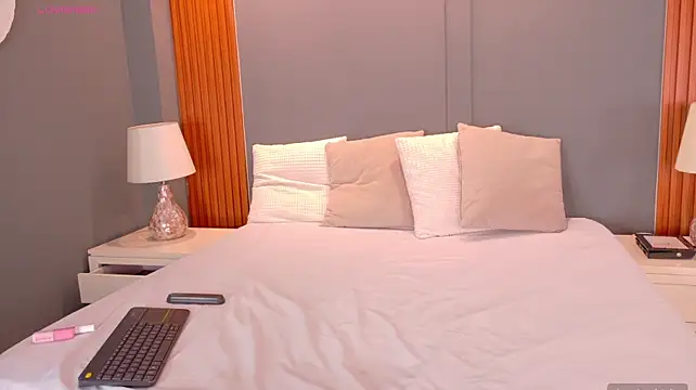 Juliana_Valencian webcam