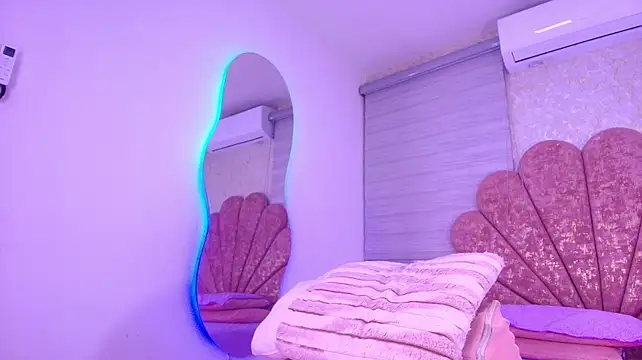 mia_colls webcam