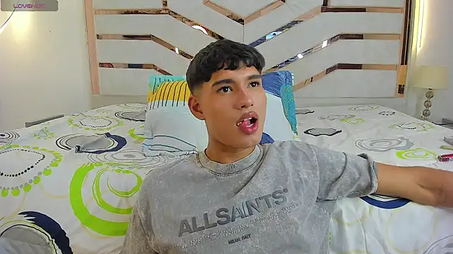 ADRIAN_LUUST webcam