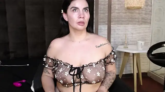 Hannah_Cross webcam