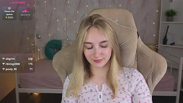 Shy_Polly webcam
