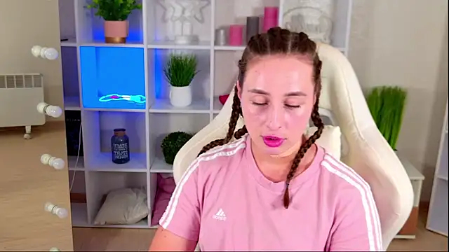 NadinnL webcam