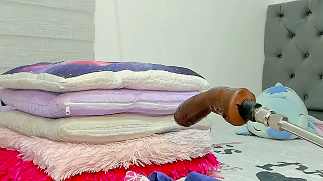 Elizabeth_18_ webcam